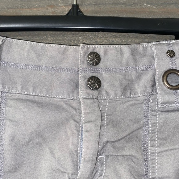 ATHLETA CARGO STYLE SHORTS. Size 2 - Picture 3 of 7